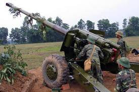  2. D-74 122mm: Pháo được Liên Xô đưa vào biên chế vào giữa những năm 1950 và cũng được viện trợ cho Việt Nam sử dụng trong giai đoạn kháng chiến chống Mỹ cho đến nay. Đây cũng là loại pháo chủ lực cấp chiến dịch của quân đội ta trong chiến tranh. Ảnh: Bộ đội huấn luyện bắn pháo D-74 122mm.