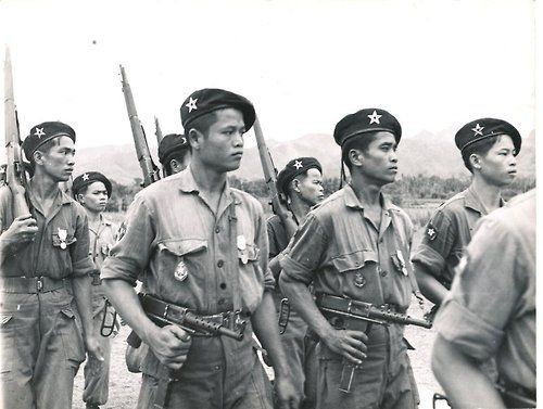 Trong giai đoạn đầu của cuộc kháng chiến chống Pháp, Quân đội ta còn thiếu thốn trang bị vũ khí nặng nề và chưa đáp ứng được nhu cầu chiến trường, do đó việc tái sử dụng các loại vũ khí của địch trong đó có MAT-49 là giải pháp hữu hiệu. Vì vậy, MAT-49 đều được sử dụng rộng rãi bởi cả quân Pháp lẫn bộ đội Việt Minh. Sau khi thắng lợi, hàng ngàn khẩu MAT-49 đã trở thành chiến lợi phẩm của ta. Ảnh: Lính Hmong tay sai của Pháp tại Đông Dương với súng tiểu liên MAT-49 - Nguồn ảnh: TL.