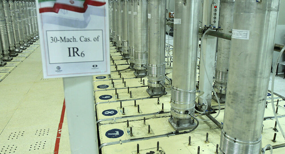 Một phần của cơ sở này nằm dưới lòng đất khoảng 8 m, đây là một trong nhiều cơ sở được giám sát bởi các thanh tra của IAEA. Được biết, nơi xảy ra vụ cháy và nổ vào ngày 2/7 là một trung tâm lắp ráp máy ly tâm mới ở Natanz và mới hoàn thành vào năm 2018. Ảnh: Bên trong cơ sở hạt nhân Natanz - Nguồn: Falkhaleejonline