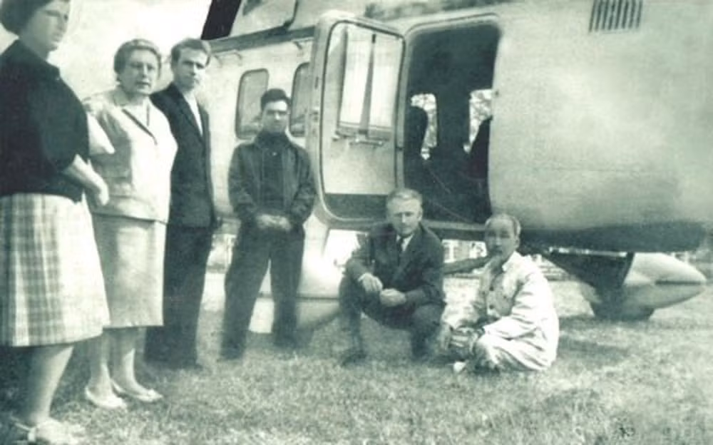 Chiếc trực thăng này đã từng được sử dụng để đưa Chủ tịch Hồ Chí Minh đi thăm đồng bào Tây Bắc ngay khi đường bay lên đây mới mở, thăm huyện Móng Cái (Quảng Ninh), thăm nông trường Đông Hiếu (Nghệ An), hợp tác xã Thạch Thành (Thanh Hóa), nhiều chuyến bay đưa Bác đi công tác tại căn cứ địa của Trung ương thuộc địa phận Đá Chông (Ba Vì - Hà Tây), những chuyến bay đưa Bác đi chữa bệnh… từ năm 1959 tới năm 1969