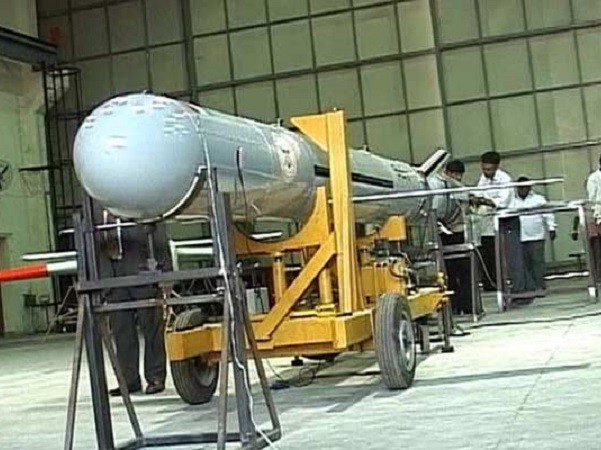 Việc trang bị loại tên lửa hành trình cận âm mới do chính ngành công nghiệp quốc phòng Ấn Độ nghiên cứu, phát triển và chế tạo, sẽ có khả năng giải quyết nhiều nhiệm vụ, góp phần tăng cường đáng kể khả năng chiến đấu của Quân đội Ấn Độ. Ảnh: Tên lửa hành trình Nirbhay - Nguồn: Oneindia