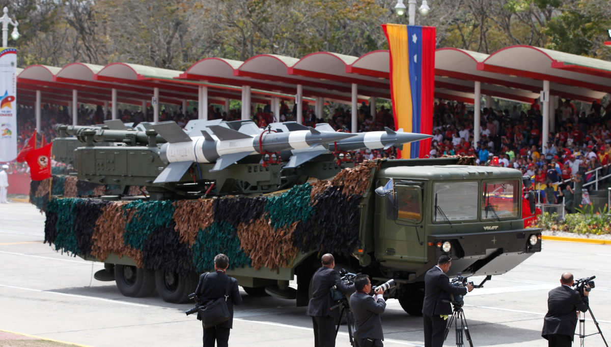 Với phương án Pechora-2M, bệ phóng 5P73 của S-125 Pechora nguyên bản bỏ đi bớt 2 ray phóng (tổng cộng 4 ray phóng) để giảm kích thước bề rộng cũng như giảm trọng lượng.