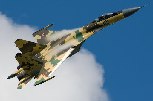 Ngoài lý do về độ nguy hiểm của loại máy bay này, vì nếu quốc gia nào sở hữu Su-35 sẽ là mối đe dọa đối với máy bay của Mỹ và đồng minh, thì chính vì tính cạnh tranh cao của các loại máy bay chiến đấu của Nga, đã khiến Mỹ kiên quyết ngăn cản các quốc gia khác mua Su-35. Ảnh: Máy bay chiến đấu Su-35 - Nguồn: Wikipedia