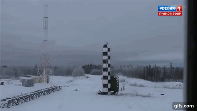 Công nghệ thứ hai mà Trung Quốc thèm muốn là tên lửa đạn đạo liên lục địa, như tổ hợp tên lửa Sarmat; đây là loại tên lửa đạn đạo có tầm bắn và trọng lượng lớn nhất trên thế giới; Sarmat được biết đến không chỉ bởi khả năng sát thương khổng lồ, mà còn bởi khả năng vượt qua các hệ thống phòng thủ tên lửa hiện đại nhất. Ảnh: Tên lửa Sarmat của Nga.