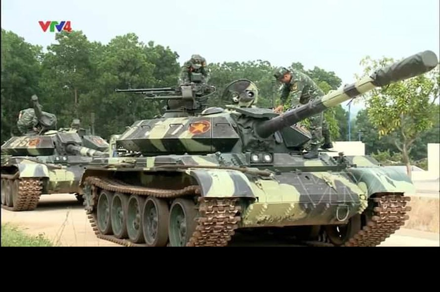 Đến nay, sau thời gian thực hiện nâng cấp số lượng các xe T-54B lên chuẩn T-54M, ta đã có một vốn liếng đáng kể, góp phần vào nâng cao khả năng chiến đấu của xe, phần nào đáp ứng nhu cầu của chiến tranh hiện đại, có thể tiệm cận nhiều loại xe tăng thế hệ thứ 3, đồng thời hỗ trợ đắc lực cho các xe tăng nhập khẩu tiên tiến hơn. Có thể nói rằng, dấu ấn Israel đậm đà trên những chiến tăng cũ kỹ của Liên Xô này, giúp nó phục hồi sức mạnh trên chiến trường. Ảnh: Biên đội xe tăng T-54M huấn luyện.