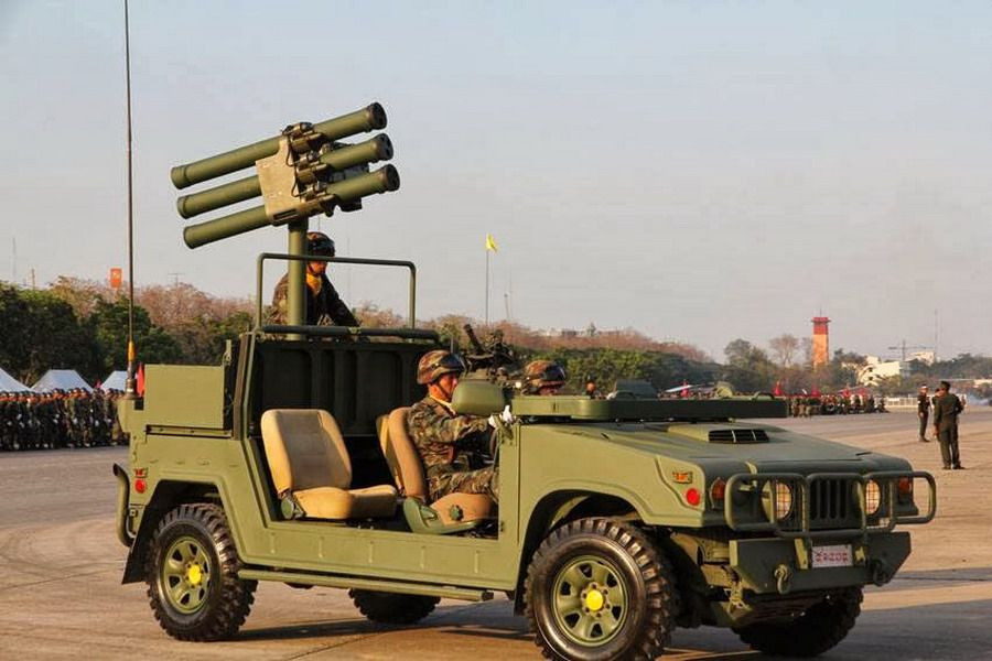 Với tên lửa vác vai, họ tin dùng tổ hợp Starstreak do Anh sản xuất, loại tên lửa đất đối không tầm ngắn nhanh nhất thế giới với cơ chế dẫn đường laser độc đáo miễn nhiễm với mọi biện pháp phòng ngự bằng mỗi bẫy nhiệt của đối phương, sức sát thương ghê gớm với đầu đạn phụ. Loại này có tầm bắn tới 7km, tốc độ bay Mach 4.