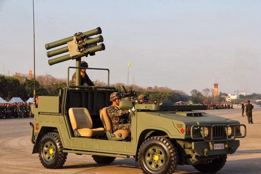 Với tên lửa vác vai, họ tin dùng tổ hợp Starstreak do Anh sản xuất, loại tên lửa đất đối không tầm ngắn nhanh nhất thế giới với cơ chế dẫn đường laser độc đáo miễn nhiễm với mọi biện pháp phòng ngự bằng mỗi bẫy nhiệt của đối phương, sức sát thương ghê gớm với đầu đạn phụ. Loại này có tầm bắn tới 7km, tốc độ bay Mach 4.