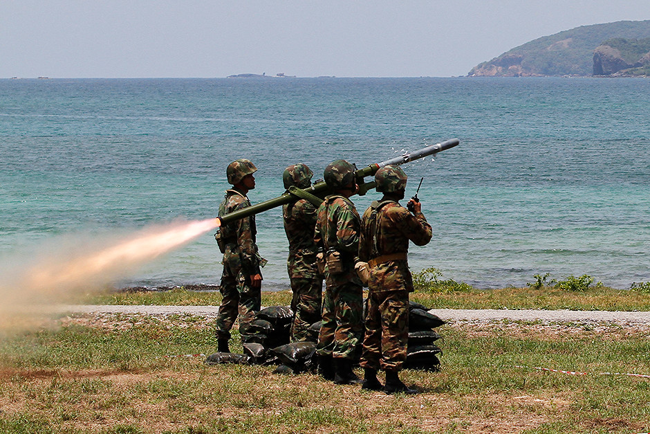 QW-18 có tầm bắn 5km, sử dụng đầu dò hồng ngoại cực nhạy, có khả năng đối phó với mồi bẫy pháo sáng gây nhiễu. Đặc biệt, nó được cho là có những cải tiến để đánh chặn được các tên lửa hành trình bay bám địa hình.