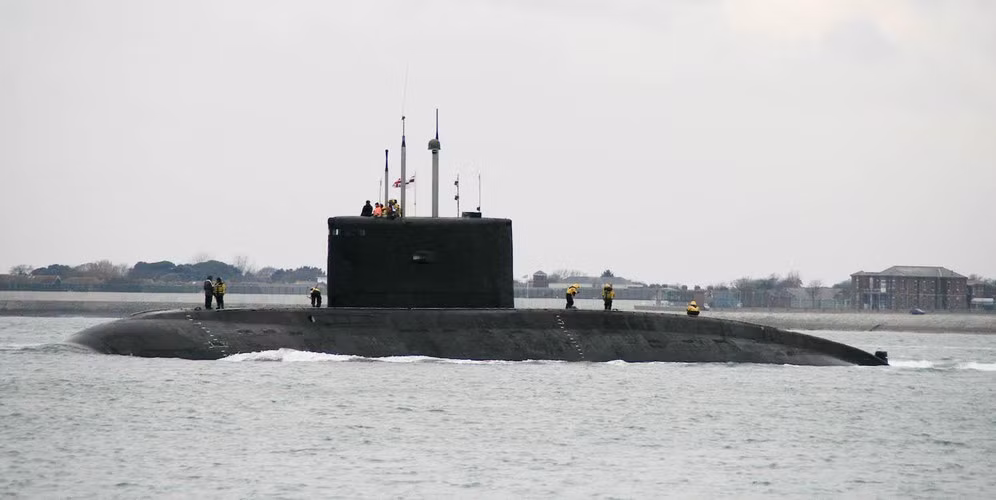 Về hải quân, có thể Iran sẽ muốn mua thêm tàu ngầm diesel-điện từ Nga, như tàu ngầm lớp Kilo, mà hiện nay hải quân Iran đang khai thác với số lượng hạn chế chỉ có 3 chiếc.