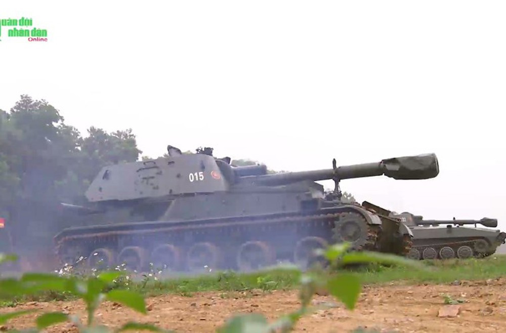 Hiện nay, Việt Nam có trong biên chế 3 loại pháo tự hành bánh xích gồm: SU-100, SU-122 (Nga gọi là 2S1 Gvozdika) và SU-152 (Nga gọi là 2S3 Akatsiya). Tất cả đều do Liên Xô viện trợ từ những năm 1970-1980. Ảnh: QĐND Online