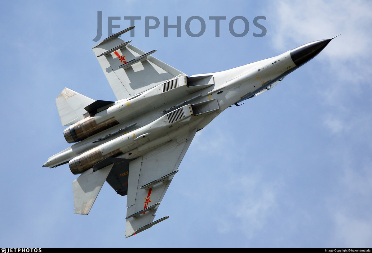 Cho nên, đêm Su-30MKK “nhái tạm Su-30MKI” chỉ giúp cho phi công Trung Quốc huấn luyện thực hiện cho tạm quen mà thôi, chúng không thể “nhái” được kỹ thuật bay phức tạp hay hệ thống radar tối tân của Su-30MKI. Một cuộc chiến giữa Su-30MKI và J-11B nếu có xảy ra thì nói chung khí tài Ấn Độ có phần vượt trội, nhưng về con người thì còn phải xem đã! Video Căng thẳng biên giới Trung - Ấn: Lính Trung Quốc vác gậy, mã tấu đối đầu với Ấn Độ - Nguồn: VTC NOW