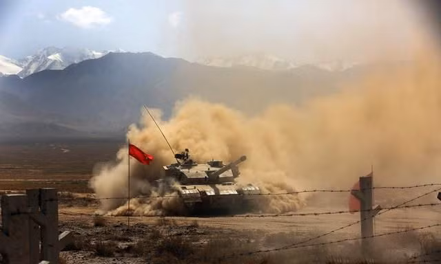 Theo những thông tin do Quân đội Trung Quốc cung cấp, Type 99 không có bất kỳ "bệnh độ cao" nào; hình ảnh "cuốn tung bụi" cho thấy, sức mạnh của nó rất mạnh, làm cơ quan tuyên truyền của Quân đội Trung Quốc "phát cuồng", vì những "khả năng" của "Vua tăng" Type-99.