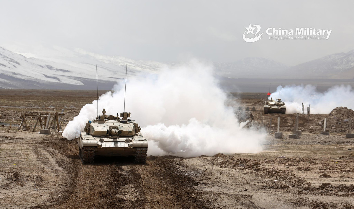 Điều đáng quan tâm và gây sốc hơn (theo truyền thông Trung Quốc), là nội dung chính của bài tập của xe tăng Type-99, khi vượt qua chướng ngại vật và tiến công thẳng vào vị trí "kẻ thù". Loại bài tập này có thể nói là có ý nghĩa "ăn miếng trả miếng"?.