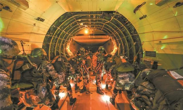 Trước đó, một lữ đoàn không quân Trung Quốc đã thực hành vận chuyển hàng nghìn binh lính, hàng trăm thiết bị quân sự và một số lượng lớn tài liệu huấn luyện chiến đấu chỉ trong vài giờ; thực hiện thành công việc di chuyển xuyên khu vực tới cao nguyên phía tây bắc cách xa hàng nghìn km.