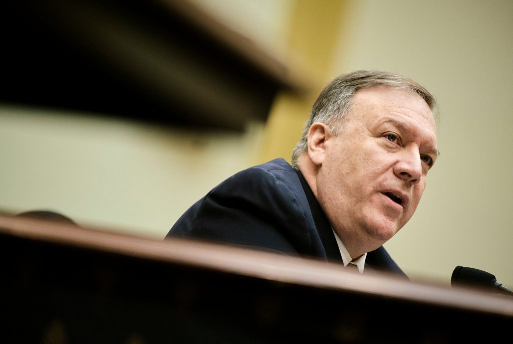 Đáp lại những diễn biến phức tạp trên Biển Đông gần đây, Ngoại trưởng Mỹ Mike Pompeo hôm thứ Hai nói rằng "Yêu sách của Bắc Kinh đối với các nguồn tài nguyên ngoài khơi trên hầu hết Biển Đông là hoàn toàn bất hợp pháp". Ảnh: Ngoại trưởng Mỹ Mike Pompeo - Nguồn: New York Times.
