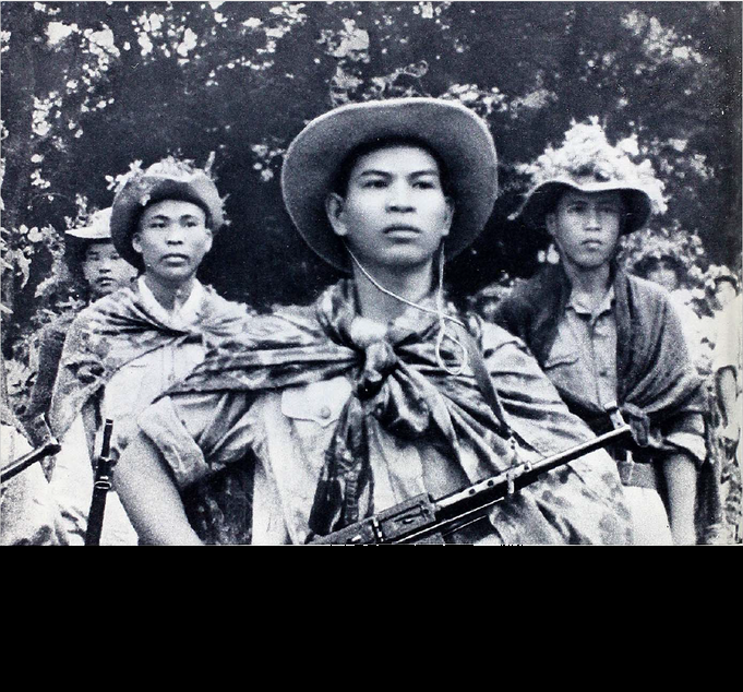 Trong giai đoạn đầu của cuộc kháng chiến chống Mỹ, để giữ bí mật và tránh yếu tố vi phạm hiệp định Geneva (trên danh nghĩa), Bộ quốc phòng chủ trương tận dụng và cải biên các loại vũ khí thu được từ Pháp, Mỹ để bổ sung trang bị cho Quân giải phóng miền Nam. Tháng 3/1962, Phòng Kỹ thuật sửa chữa (Cục quân giới) phối hợp với nhà máy Z1 (nay là nhà máy Z-111) nghiên cứu đề tài cải biên súng tiểu liên MAT-49 để bắn đạn 7.62x25mm Tokarev cho đồng bộ với vũ khí ta. Ảnh: Chiến sĩ Giải phóng quân với súng MAT-49 cải biên trên chiến trường miền Nam năm 1966 - Nguồn ảnh: TL. 