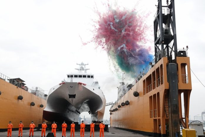 Biến thể của cảnh sát biển sẽ được trang bị một pháo nước áp suất cao, thay cho pháo chính 76 mm Oto Melara của Tuojiang; vũ khí chính trên tàu là 2 pháo phòng không tầm gần Phalanx 20mm; trong thời bình, thủy thủ đoàn là lực lượng thuộc biên chế của GCA, có nhiệm vụ bảo vệ lợi ích hợp pháp trong vũng lãnh hải của Đài Loan.