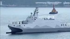 Các loại vũ khí bổ trợ tàu trên tàu bao gồm, 1 pháo chính Oto Melara 76mm, 4 súng máy 12,7mm và hệ thống phòng không tầm gần Phalanx 20mm. Tuy tàu không được thiết kế hệ thống tên lửa phòng không, nhưng có thể mang theo các hệ thống phòng không cá nhân.