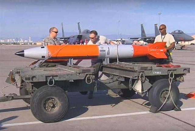 Việc lãnh đạo Ba Lan yêu cầu Mỹ triển khai vũ khí hạt nhân của họ, càng khẳng định Ba Lan có tham vọng giành tiếng nói lớn hơn trong NATO, và trở thành "ngọn cờ đầu" của NATO chống lại Nga.