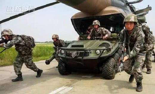 Nhiệm vụ của Z-8L trong tương lai được lãnh đạo PLA xác nhận là thực hiện nhiệm vụ vận chuyển các phương tiện xe cơ giới, giúp cho lính đổ bộ thẳng đứng sẽ có phương tiện để sử dụng ngay khi họ đặt chân trên mặt đất, điều này sẽ cho phép họ giành được các cơ hội chiến thuật quan trọng. Ảnh: Trực thăng Z-8L – Nguồn: Snafu-solomon