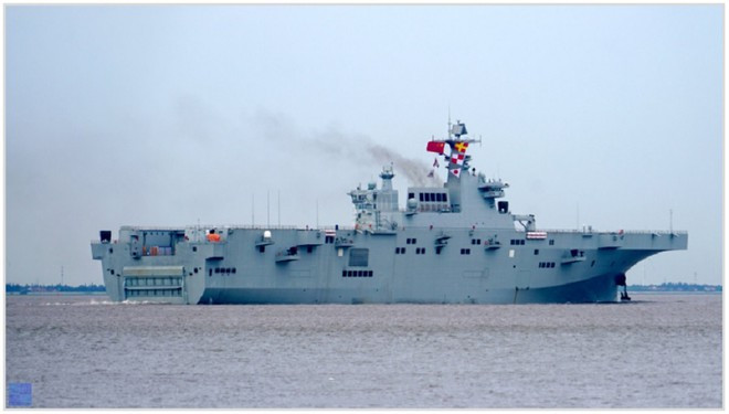 Việc hải quân Trung Quốc đưa vào biên chế tàu đổ bộ trực thăng lớp Type 075, nếu thiếu các loại trực thăng hiện đại, thì không thể phát huy hết tính năng của lớp tàu này. Hiện nay PLA có các loại trực thăng sản xuất trong nước là Z-8/9/20 và Ka-27/28 nhập khẩu của Nga; việc sớm đưa trực thăng Z-8L vào biên chế, sẽ phần nào giúp cải thiện khả năng đổ bộ của PLA. Ảnh: Tàu đổ bộ trực thăng lớp Type 075 của Trung Quốc. Nguồn: Sina