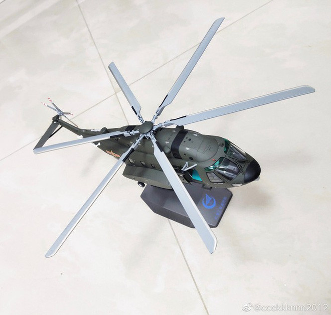 Ngoài ra nhiều loại trực thăng thuộc Tập đoàn quân số 71 của PLA gần đây, đã thực hành cất cánh và hạ cánh và thực hành sửa chữa khẩn cấp trên một con tàu dân sự bán chìm ở biển Hoàng Hải. Ảnh: Trực thăng Z-8L – Nguồn: Snafu-solomon