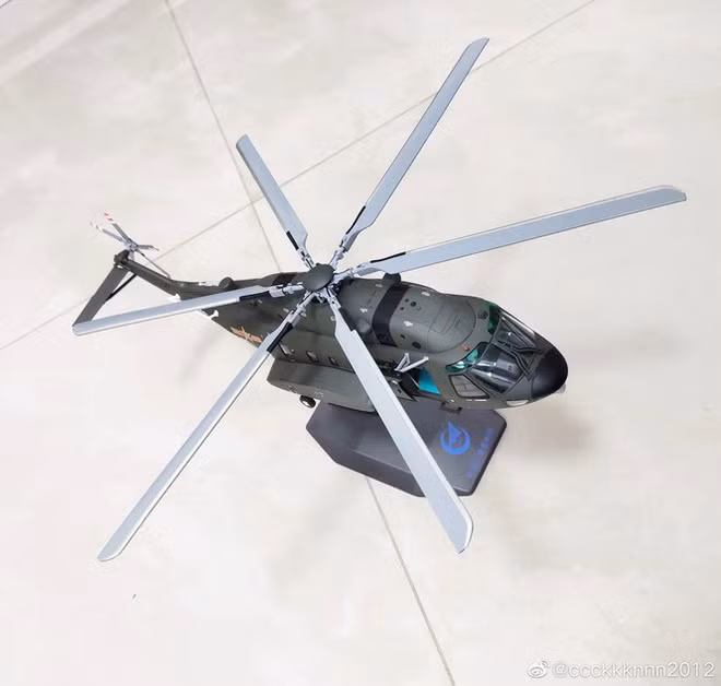 Ngoài ra nhiều loại trực thăng thuộc Tập đoàn quân số 71 của PLA gần đây, đã thực hành cất cánh và hạ cánh và thực hành sửa chữa khẩn cấp trên một con tàu dân sự bán chìm ở biển Hoàng Hải. Ảnh: Trực thăng Z-8L – Nguồn: Snafu-solomon