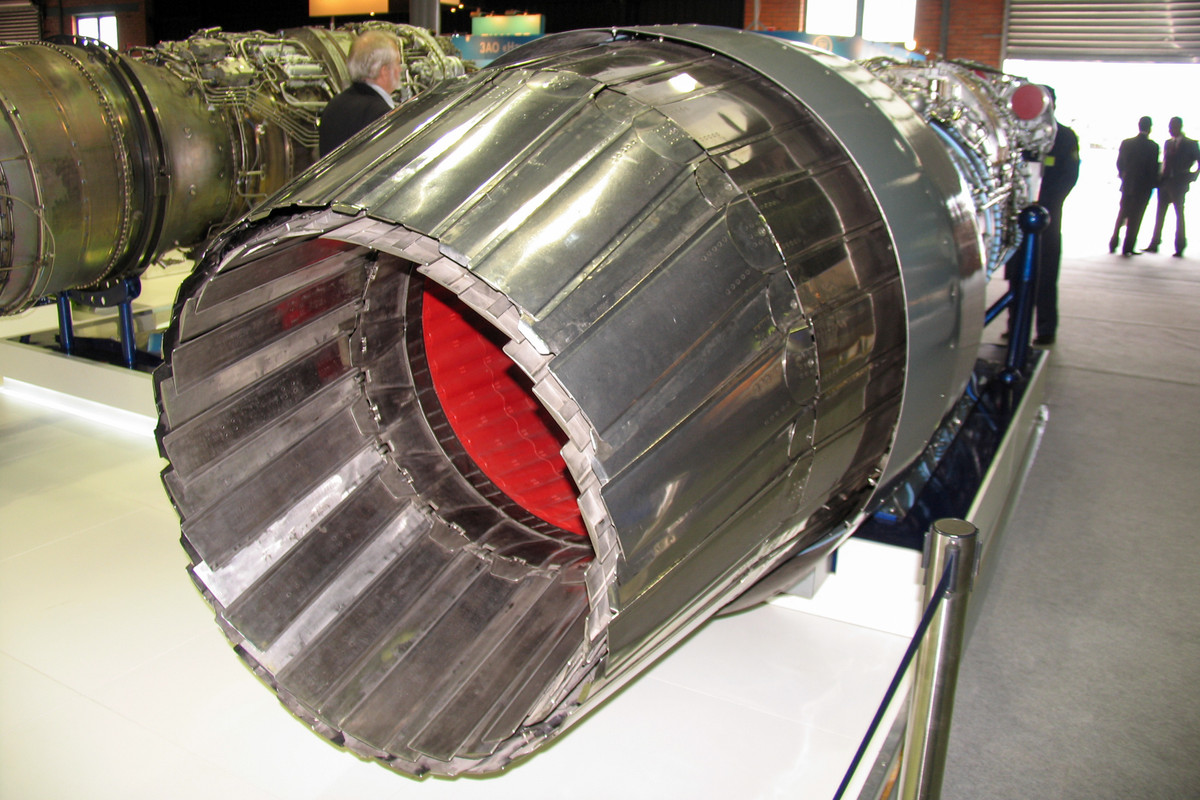 Theo thông tin, Chengdu đã thiết lập bốn dây chuyền sản xuất và mỗi dây chuyền có thể sản xuất một chiếc J-20B một tháng (4 chiếc/ tháng). J-20B sẽ tiếp tục sử dụng động cơ phản lực cánh quạt AL-31F M2 được nhập khẩu từ Nga, chứ không phải loại động cơ WS-15 trong nước mà Trung Quốc đang phát triển. Ảnh: Động cơ AL-31F MiG-29 của Nga. Nguồn: Wikipedia.