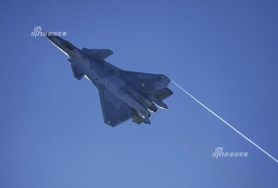 Sau ba năm sử dụng, Không quân Trung Quốc có nhiều đề xuất để cải tiến J-20; phiên bản thứ hai của J-20 là tiêm kích J-20B đã bước vào sản xuất loạt với những tính năng được nâng cao hơn; có thể Trung Quốc sẽ sản xuất từ 100 đến 200 chiếc J-20B, đủ để đáp ứng nhu cầu của Không quân Trung Quốc. Ảnh: Máy bay chiến đấu J-20 - Nguồn: Sina