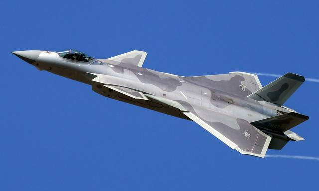 Cần lưu ý rằng radar mảng pha, tên lửa tầm xa và khả năng tàng hình vẫn là những lợi thế chính của J-20 trong không chiến. Ảnh: Máy bay chiến đấu J-20 - Nguồn: Sina