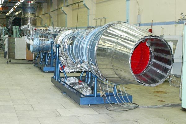 Vì vậy, nếu J-20 muốn cải thiện hơn nữa hiệu suất của nó, nó cần được thay thế bằng động cơ phản lực WS-15 do Trung Quốc sản xuất với lực đẩy lớn hơn động cơ AL-31F M2 do Nga sản xuất; đồng thời giúp Trung Quốc không phải phụ thuộc vào động cơ của Nga. Ảnh: Động cơ AL-31F MiG-29. Nguồn: Wikipedia.