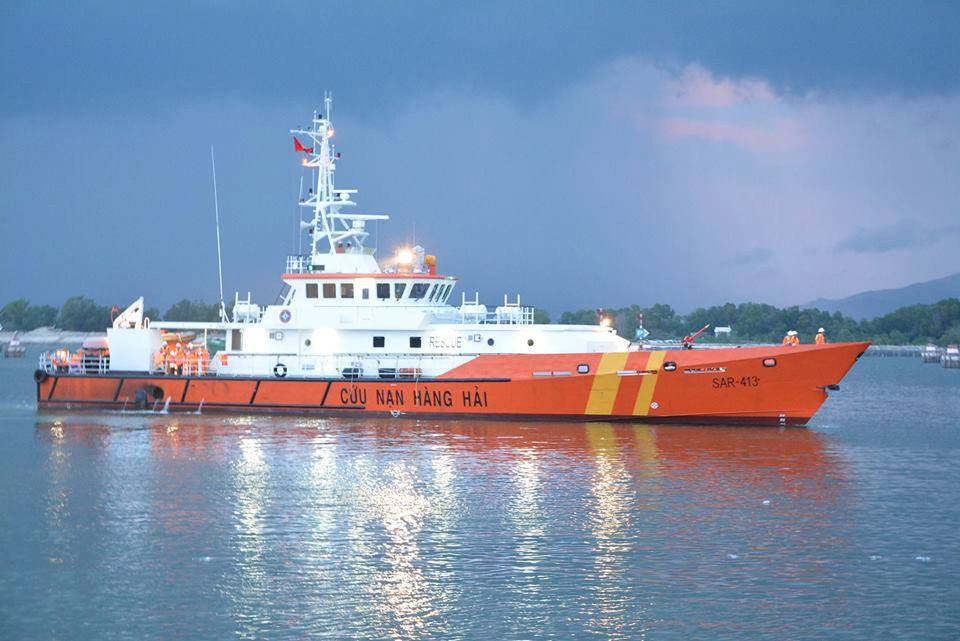 Vietnam MRCC được phân bố thành 4 trung tâm phối hợp tìm kiếm cứu nạn hàng hải từ khu vực I đến IV, với việc đảm đương các nhiệm vụ cứu hộ trên từng khu vực biển khác nhau của Việt Nam. Ảnh: Tàu SAR số hiệu 413 của Vietnam MRCC.