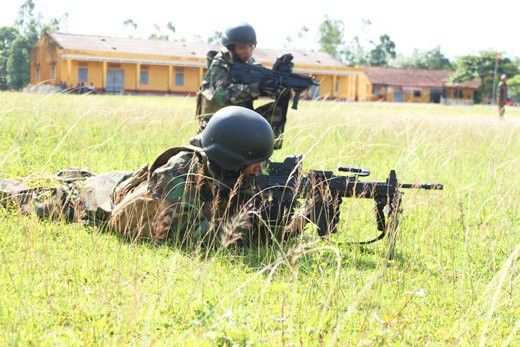 Hiện nay, Việt Nam đã nhập khẩu các loại trung liên mới như IWI Negev của Israel, hay tự chế tạo súng máy ĐL-7 dựa trên PKM của Liên Xô. Hi vọng trong thời gian sắp tới, những loại trung liên hiện đại hơn sẽ tiếp tục được chế tạo và biên chế để thay thế cho cả RPK lẫn RPD đang dần lạc hậu trong biên chế quân đội ta, nâng cao thêm khả năng tác chiến của binh sĩ trên chiến trường. Ảnh: Một chiến sĩ Hải quân đánh bộ với trung liên IWI Negev.