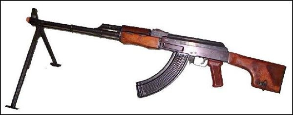 Qua hai năm từ 1970 - 1972, nhà máy Z111 đã kịp sản xuất hàng ngàn khẩu TUL-1, góp phần chi viện vũ khí cho miền nam chiến đấu. Cho đến nay, rất nhiều súng TUL-1 và RPK vẫn còn đang hoạt động tích cực trong biên chế quân đội ta. Ảnh: Một khẩu TUL-1.