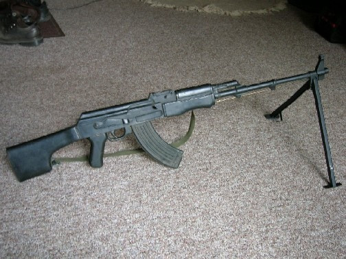 Có một điều đặc biệt là những khẩu RPK của Liên Xô được chế tạo dựa trên nền tảng súng AKM, trong khi các súng TUL-1 do Việt Nam sản xuất lại dựa trên nền tảng của súng AK-47. Ảnh: Một khẩu TUL-1 của Việt Nam.