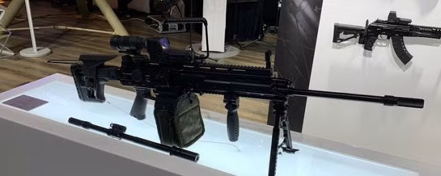 Dây tiếp đạn của RPL-20 có thể đến 100 viên; súng có khả năng thay nòng nhanh chóng, để có thể chuyển từ súng máy hỗ trợ hỏa lực sang súng trường tiến công cá nhân. Ảnh: Súng máy RPL-20 - Nguồn: Topwar.