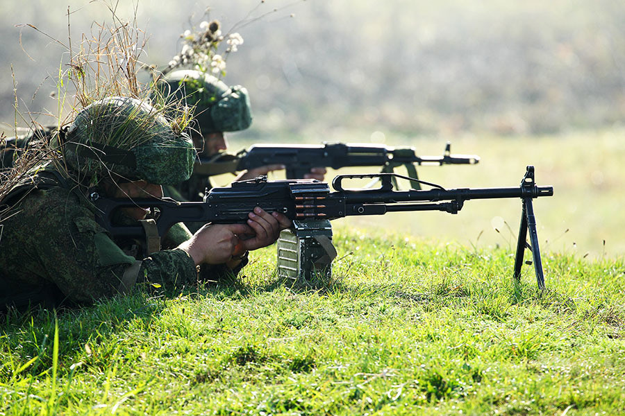 Quân đội Nga tin tưởng rằng, nếu công việc thiết kế RPL-20 và các cuộc thử nghiệm của nó, được tiến hành trong vòng một năm nếu thành công thì quân đội sẽ nhận được một mẫu khẩu súng máy mới hiện đang thực sự thiếu. Các đơn vị đặc nhiệm Nga tỏ ra đặc biệt quan tâm đến mẫu súng máy mới này. Ảnh: Quân đội Nga cần một mẫu súng máy thay thế khẩu PKMS. Nguồn: Topwar.