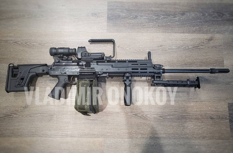 Các chuyên gia của Công ty vũ khí Kalashnikov cho biết, súng máy RPL-20 vẫn sử dụng loại đạn 5,45X39 mm, sử dụng cơ chế tiếp đạn bằng dây đạn, khác hoàn toàn cơ chế tiếp đạn bằng hộp tiếp đạn như của RPK-16 trước đây. Ảnh: Súng máy RPL-20 - Nguồn: Topwar.