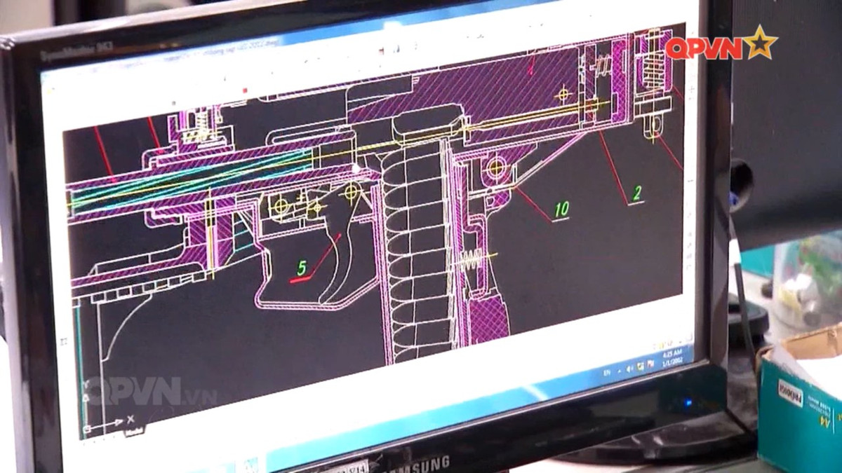 Hiện nay, Công nghiệp quốc phòng Việt Nam đã đưa vào tự sản xuất súng để trang bị lực lượng đặc thù như đặc công, cảnh sát đặc nhiệm, trinh sát, phòng hóa,.. Góp phần nâng cao khả năng tác chiến của người lính cũng như đảm bảo chiến sĩ có thể hoàn thành tốt những nhiệm vụ được giao. Ảnh: Bản thiết kế súng tiểu liên Micro Uzi của Việt Nam. Nguồn: QPVN.