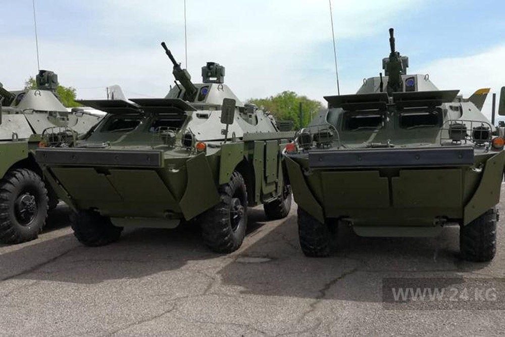 Ngoài T-72B1MS, Quân đội Lào được tiếp nhận thêm các xe thiết giáp trinh sát BRDM-2M – phiên bản hiện đại hóa của dòng xe thiết giáp thời Liên Xô (cũ) BRDM-2 mà Việt Nam cũng có trong trang bị. Ảnh: 24.kg