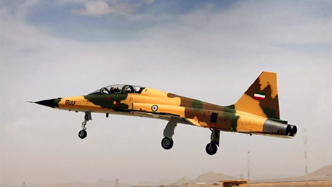 Trong thời điểm hiện nay, mặc dù ngành công nghiệp quốc phòng Iran đã có thể độc lập sản xuất xe tăng chiến đấu chủ lực như tàu ngầm, tên lửa đạn đạo và thậm chí cả máy bay chiến đấu hạng nhẹ; nhưng trước sự cấm vận gay gắt của Mỹ và phương Tây, Iran đã không thể phát triển máy bay chiến đấu hiện đại.