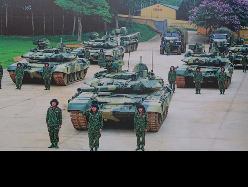 dịp thi đấu Tank Biathlon do Nga tổ chức là một cơ hội vô cùng quý giá cho quân đội Việt Nam có thể trau dồi hơn nữa kỹ năng chiến đấu của các cán bộ chiến sĩ, đặc biệt là các cán bộ chiến sĩ kíp xe T-90 S/SK trong nước. Qua đó, làm nâng cao tinh thần chiến đấu, bản lĩnh xử lý trong các tình huống phức tạp, nâng cao kỹ năng sử dụng khí tài và tích luỹ hơn nữa những kinh nghiệm cho người lính, phục vụ công tác huấn luyện sử dụng loại xe tăng mới hiện đại Ảnh: Các kíp xe tăng Việt Nam vận hành chiến xa T-90 S/SK trong nước.