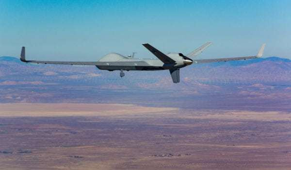 MQ-9B Guardian được phát triển bởi General Atomics của Mỹ vào năm 2012. Phiên bản sản xuất hàng loạt đã được chuyển giao vào năm 2018. UAV MQ-9B Guardian mà Mỹ bán cho Đài Loan lần này được trang bị radar tìm kiếm trên biển. Ảnh: UAV MQ-9B Guardian - Nguồn: Aviation