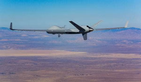 MQ-9B Guardian được phát triển bởi General Atomics của Mỹ vào năm 2012. Phiên bản sản xuất hàng loạt đã được chuyển giao vào năm 2018. UAV MQ-9B Guardian mà Mỹ bán cho Đài Loan lần này được trang bị radar tìm kiếm trên biển. Ảnh: UAV MQ-9B Guardian - Nguồn: Aviation