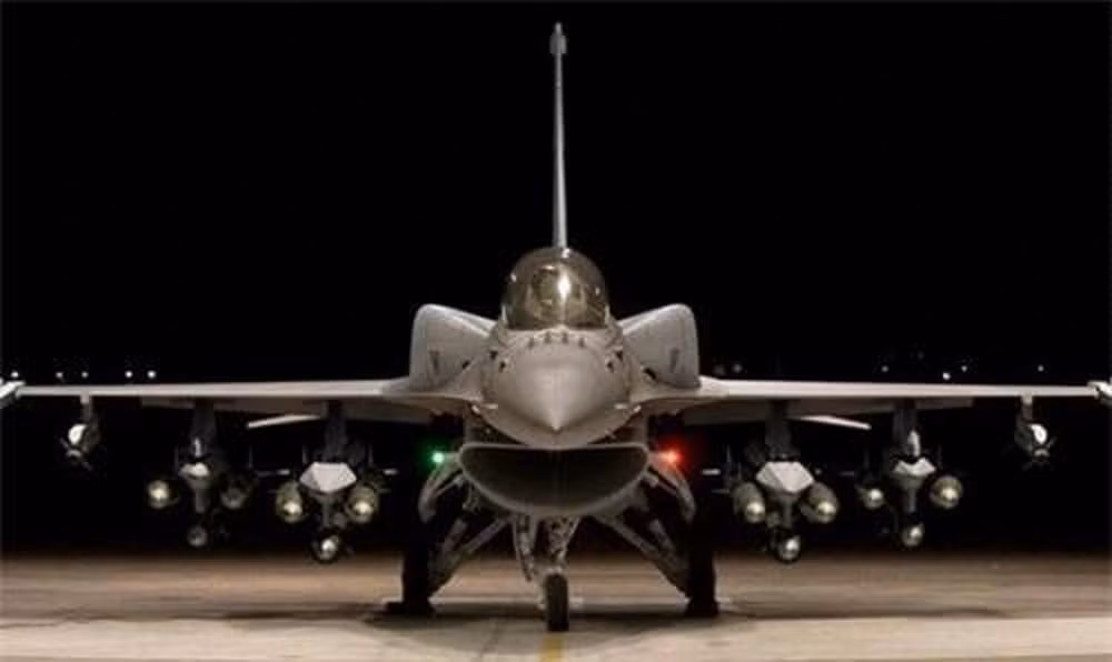 Ngoài số vũ khí trên, 66 máy bay chiến đấu F-16V mà Mỹ bán cho Đài Loan đợt này sẽ làm tăng đáng kể sức mạnh quân sự của Đài Loan; cùng với số vũ khí hiện có và Đài Loan mới đặt mua của Mỹ, sẽ gây nhiều khó khăn cho Trung Quốc, nếu họ có ý định thống nhất hòn đảo này bằng vũ lực. Ảnh: Chiến đấu cơ F-16V - Nguồn: Lockheed Martin
