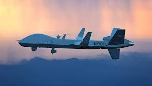 UAV MQ-9B là phiên bản có khả năng bay cao nhất trong số các UAV dòng MQ-9. Độ cao bay tối đa của nó là 12.192 mét; tốc độ bay cấp tối đa là 389 km/h, thời gian bay khoảng 40 giờ, bán kính tuần tra 7.000 km; rất thích hợp để tuần tra các vùng biển rộng lớn. MQ-9B Guardian là một trong những UAV hàng hải tiên tiến nhất trên thế giới hiện nay. Ảnh: UAV MQ-9B Guardian - Nguồn: Aviation