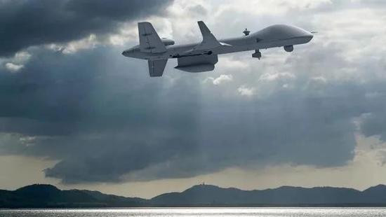 Truyền thông Mỹ ngày 6/8 tiết lộ, sắp tới Mỹ sẽ bán cho Đài Loan 4 máy bay không người lái MQ-9B Guardian có giá xấp xỉ 600 triệu USD. MQ-9B là phiên bản nâng cấp của UAV MQ-9 "Reaper" và là sản phẩm mới nhất của dòng UAV "Predator". Ảnh: UAV MQ-9B Guardian - Nguồn: Aviation