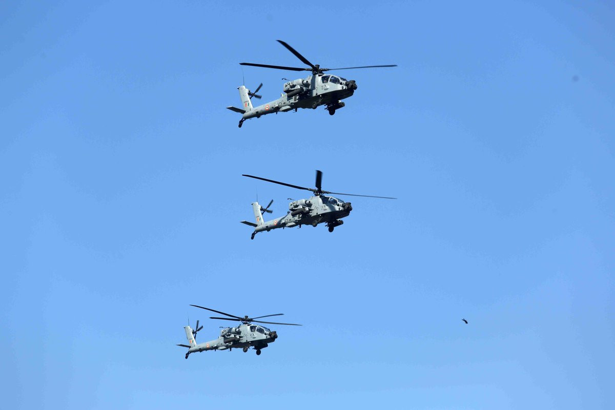 Trực thăng tấn công hiện đại AH-64E. Ảnh: bmpd