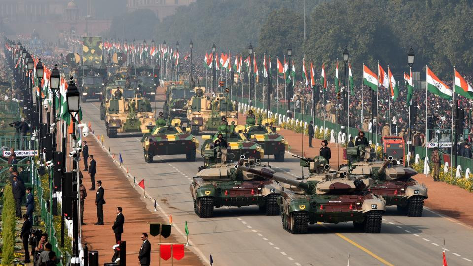 Góc chụp xa cho thấy đội hình đồ sộ các phương tiện hiện đại nhất của Lục quân Ấn Độ. Ảnh: bmpd