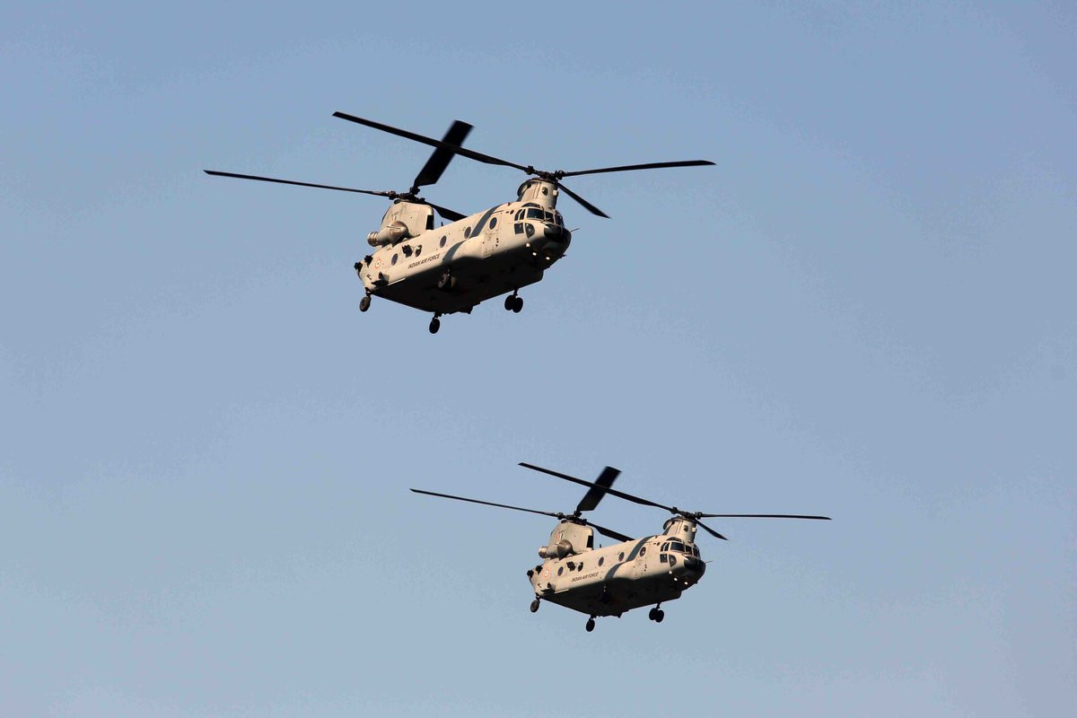 Trực thăng vận tải hạng nặng CH-47F Chinook. Ảnh: bmpd